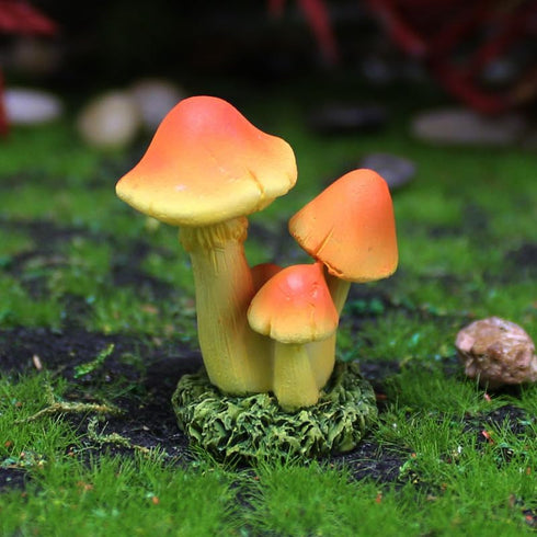 4Pcs Frog and Mushroom Statue Garden Decoration Resin Mini Landscape Decoration for Indoor and Outdoor Decoration Couple Frog Statue...