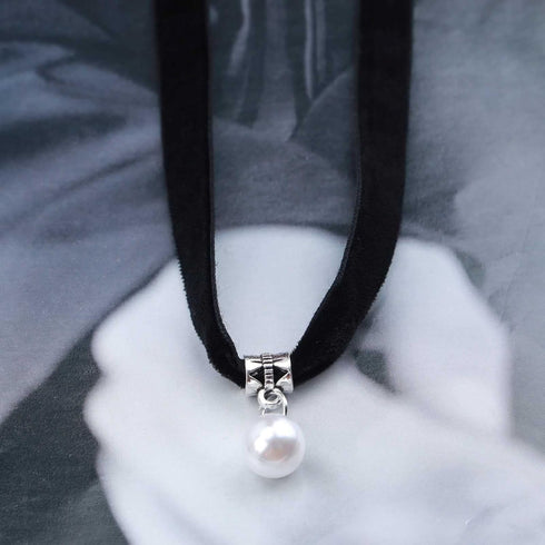 Boho Pearl Velvet Choker Necklace Short Pearl Pendant Necklace Vintage Plain Black Necklace Gothic Velvet Ribbon Collar Necklace Chain Jewelry for...