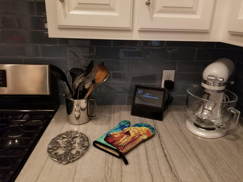 Caroline's Treasures 7013OVMT Bloodhound Oven Mitt Heat Resistant Thick Oven Mitt for Hot Pans and Oven, Kitchen Mitt Protect Hands, Cooking Bakin...