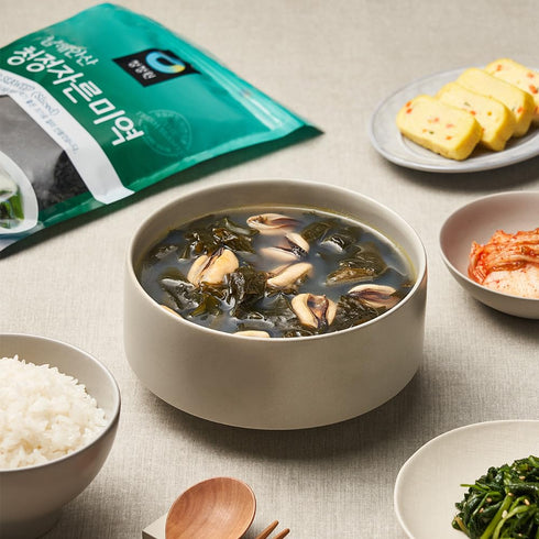 Chung Jung One O'Food Dried Seaweed, Korean Miyeok Baby Wakame Cut Flakes for Miyeokguk Miso Soup Sea Weed Salad, Product of Korea, 50g, 20 Servin...