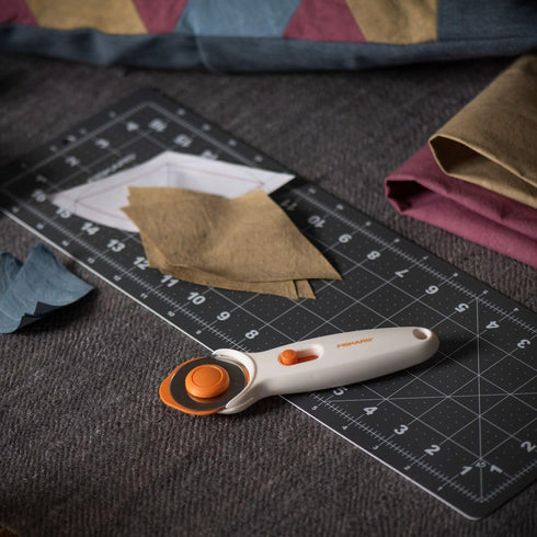 Fiskars 45mm Rotary Cutter for Fabric - Premium Stick Rotary Cutter - Craft Supplies - Crafts, Sewing, and Quilting Projects - White...