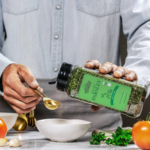 HQOExpress Organic Parsley Flakes – Non GMO, Kosher, USDA Certified Organic Parsley Leaves, Dried and Cut – Piquant and Aromatic Seasoning for Bro...