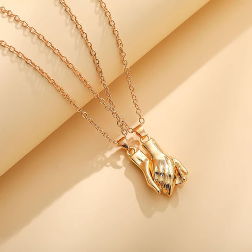 Holding Hand Magnetic Necklace Palm Pendant Couple Necklace Detachable Magnet Hand Friendship Necklace Statement Necklace Chain Jewelry for Women ...