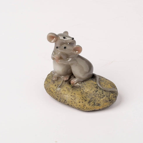 Adorable Sitting Parent-Child Mouse Statue, Hand-Made & Painted Miniature Rodent Figurine, Collectible Mice Rat Animals for Your Home, Bookshelf, ...