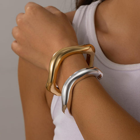 2PC Gold Cuff Bracelets Set For Women Adjustable Open Stack Arm Cuff Upper 18K Gold Plated Bangle Hammered Textured Trendy Irregular Statement Chu...