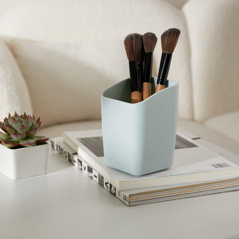 Y YOMA 1 Pack Pen Holder for Desk Cute Plastic Pencil Cup Pen Container Square Organizer Modern Aesthetic Design Desktop Storage Solution for Pens...