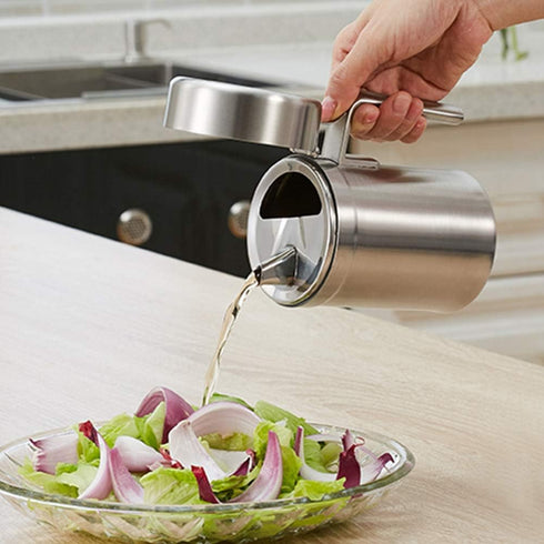 Oil Can Stainless Steel Olive Oil Dispensers Bottle, 550ML Oil Dispenser Pot Leak Proof Oil Salad Storage Oil Bottles Oil Container with Lid for K...