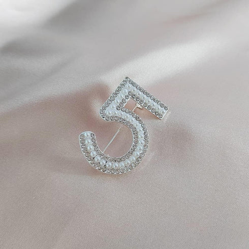 Crystal Pearls Lucky Number Five Brooch for Women Girl Men Fashion Lapel Pins Corsage Scarf Pin Rhinestones Breastpin for Wedding Party Banquet Cl...