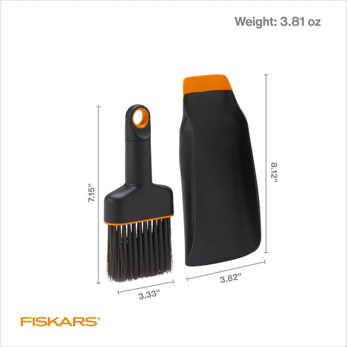 Fiskars Planting Soil Scoop and Brush Set Garden Tool for Indoor Gardening, Mess Control for Transplanting and Repotting, Made with Recycled Plast...