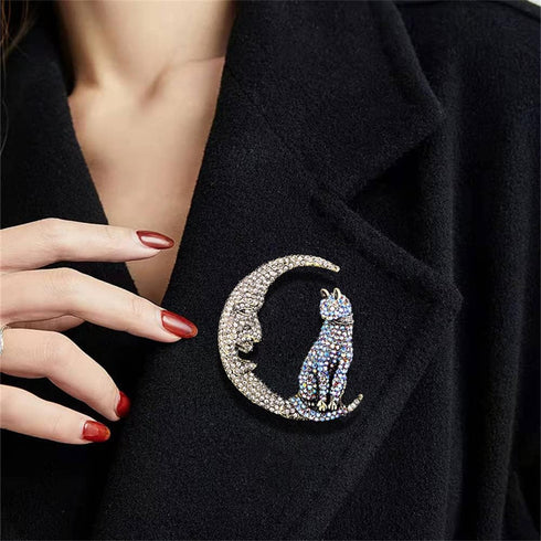 Rhinestone Cat on the Moon Brooch Pin for Women Girls Vintage AB Crystal Animal Kitten Crescent Celestial Brooches Lapel Pins Dainty Exaggerated C...