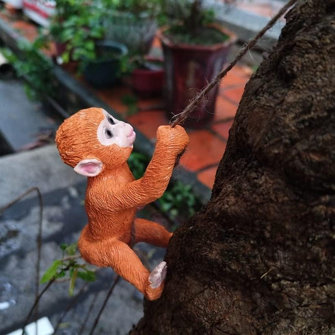 Climbing Monkey Tree Hugger Garden Monkey Statue Resin Animal Sculpture Yard Decor for Outside, Funny Tree Climber Figurine Outdoor Patio Lawn Dec...