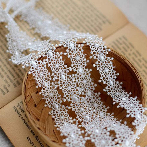 ToBeIT 15yard White Lace Ribbon Lace Trim Pattern Inelastic Embroidery for Decoration Edging Crafts Veils Costumes Table Runner Gift Box(White c)...