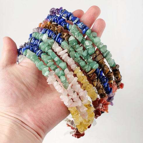 600Pcs 3 Strands 5-8mm Bulk Natural Chip Stone Bead Crystals and Healing Stones Bracelet Charms Jewelry Making Kit Jewelry Making Supplies for Mon...