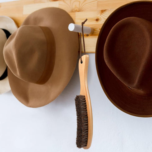 Patelai 2 Pcs Felt Brushes Felt Hat Cleaner Cowboy Hat Brush Cleaning Kit Hat Brush and Cleaning Sponge Set Horse Hair Wood Hat Brush Hat Clean Sp...