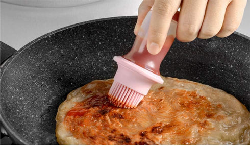 AKOAK 1 Pack Silicone Pressing Oil Bottle Brush with Lid Baking Sauce Bottle Salad Dressing Bottle Barbecue Sauce Brush Oil Pot Home Kitchen Oil B...