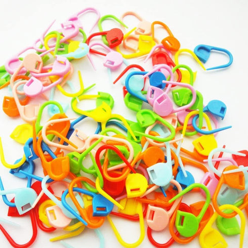 JOSDIOX 150 Pieces Knitting Crochet Locking Stitch Markers and 3 Big Eye Metal Yarn Needles, Stitch Needle Clip Counter 10 Colors (Color Ship Rand...
