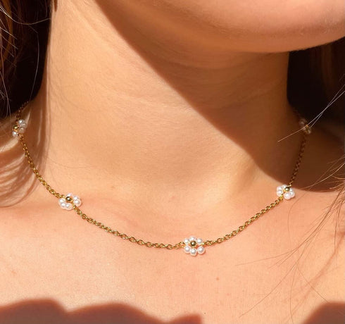 Daisy Flower Choker Necklace 14K Gold Plated Beaded Pearl Choker for Women Jewelry Gifts...
