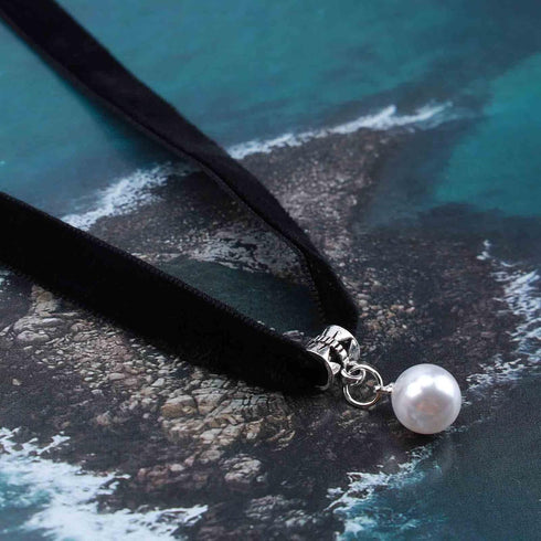 Boho Pearl Velvet Choker Necklace Short Pearl Pendant Necklace Vintage Plain Black Necklace Gothic Velvet Ribbon Collar Necklace Chain Jewelry for...