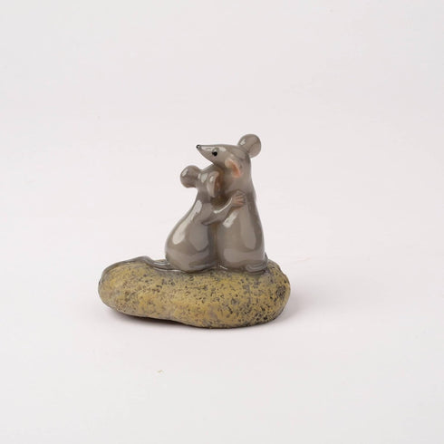 Adorable Sitting Parent-Child Mouse Statue, Hand-Made & Painted Miniature Rodent Figurine, Collectible Mice Rat Animals for Your Home, Bookshelf, ...