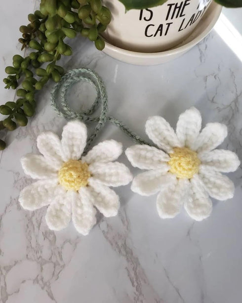 Crochet Daisy Car Accessories for Women Girls Cute Rear View Mirror Hanging Charms Handmade Daisy Flower Gifts for Crochet Lovers Car Decor Automo...