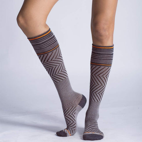 ja vie JAVIE 76% Merino Wool Compression Socks 15-20mmHg Seamless Toe for Women & Men...