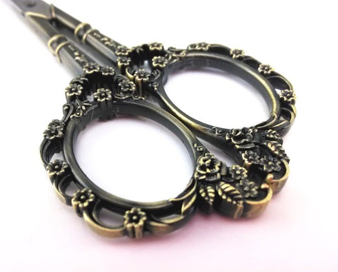 Yueton Vintage Europea Style Plum Blossom Needlework Embroidery Scissors (Bronze)...