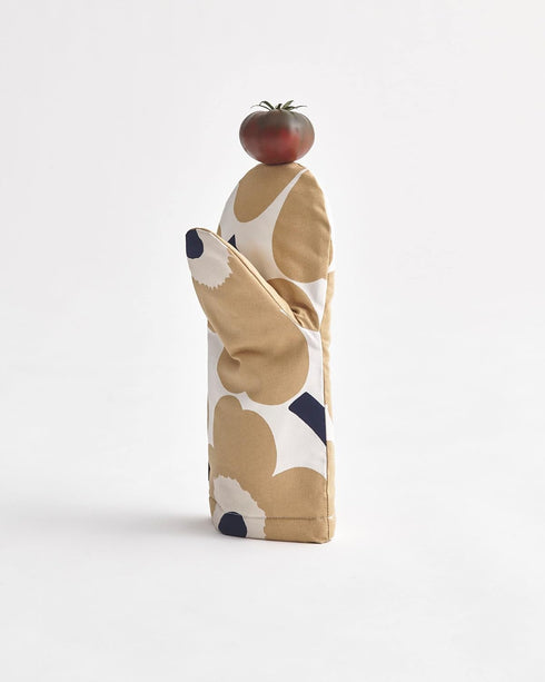 Marimekko - Pieni Unikko Floral Oven Mitt (Tan Poppy)...