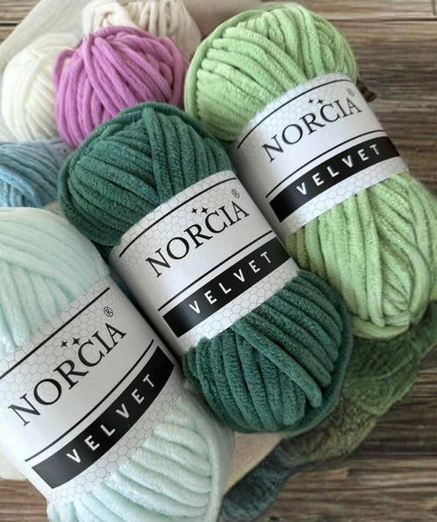 Soft Velvet Yarn Chenille Yarn for Crocheting Super Bulky 100g (74.3 yds) Baby Blanket Yarn for Knitting Amigurumi Yarn Fancy Yarn for Crochet Wea...