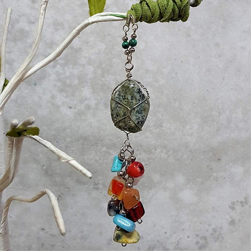 500pcs Natural Chip Stone Beads Multicolor 5mm to 8mm Irregular Gemstone Healing Crystal Loose Rocks Bead Hole Drilled DIY for Bracelet Necklace E...