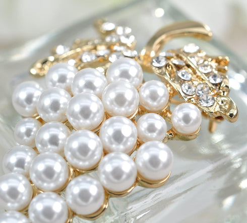 Gyn&Joy Womens Gold T one Faux Pearl White Grapes&Crystal Rhinestones Leaf Fruit Brooch Pin BZ060...
