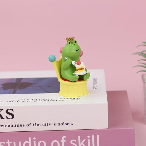 Miniature Frog Eating Cake Figurine - Funny Frog Sculpture for Shelf, Desk Decoration - Perfect Cute Frog Gift for Frog Lovers(Crown Sofa)...