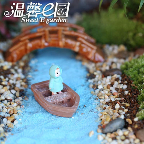 6Pcs Small Boat and Blue White Lighthouse and Artificial Tree Stump Resin Statue Micro Landscape Decorations DIY Landscaping Decoration Accessorie...