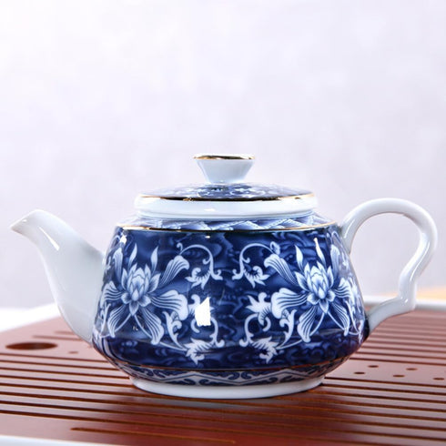 Alipis Porcelain Teapot, Blue and White Tea Pot Chinoiserie Chinese Teapot With Strainer Hole Vintage Flower Coffee Pot Pitcher For Kung Fu Tea Lo...