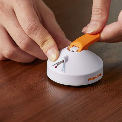 Fiskars Tabletop Seam Ripper, White, 7.25 x 3.75 x 1.38...