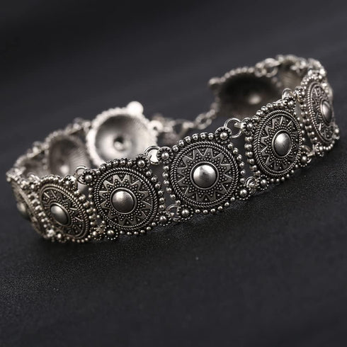 Vintage Choker Necklace, Victorian Style Concho Ethnic Boho Cameo Metal Collar Necklace for Women Vacation Retro Bohemian Jewelry...