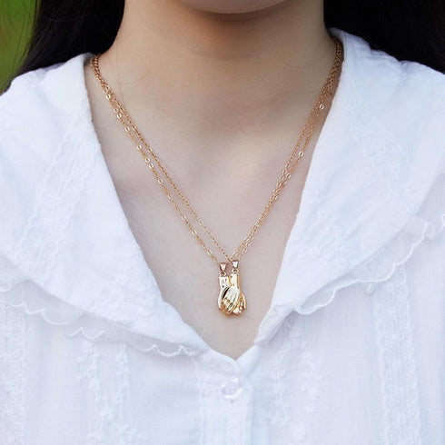 Holding Hand Magnetic Necklace Palm Pendant Couple Necklace Detachable Magnet Hand Friendship Necklace Statement Necklace Chain Jewelry for Women ...