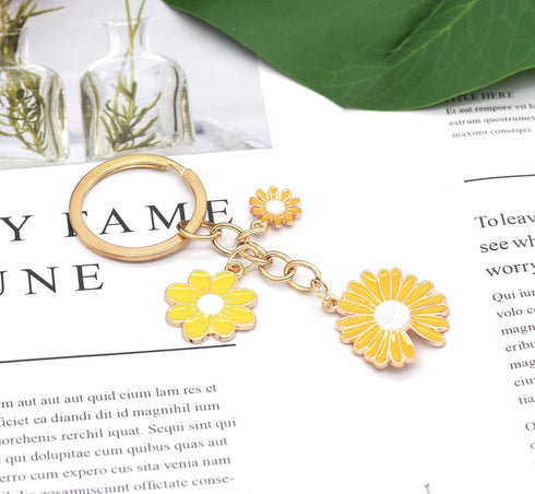 Keychains Charms for Women, Cute Daisy Bag Charm Flowers Key Chain Car Key Ring Pendant for Purse Handbag Bags Decor...