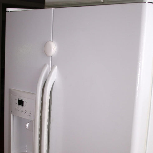 Qdos Adhesive Fridge/Freezer Lock - Easy One Handed Operation - Patented ZeroPinch Design - Unique Modern Design Refrigerator Lock - Baby Proofing Doesn't Have to be Ugly | White