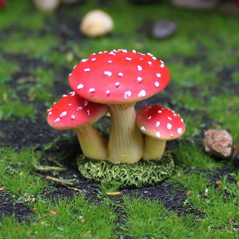 4Pcs Frog and Mushroom Statue Garden Decoration Resin Mini Landscape Decoration for Indoor and Outdoor Decoration Couple Frog Statue...