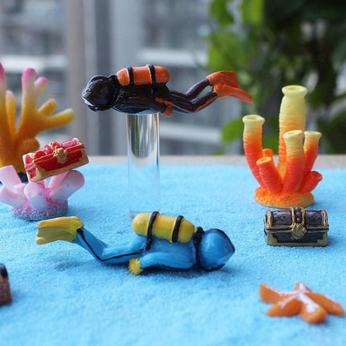 PATKAW Scuba Diver Toy Resin Diver Action Figure: 4pcs Mini Scuba Diver Figurine Miniature Swimmers Toy Diver Landscape Ornaments for Fish Tank Aq...