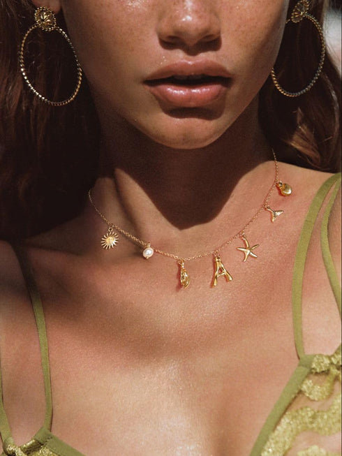 Charm Initial Necklace for Women,Dainty Gold Summer Seashell Letter Necklace Chunky Gold Starfish Necklace Boho Initial Choker Necklaces for Women...