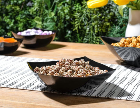 Posh Setting Square Plastic Serving Bowls, Medium Black Plastic Bowls for Salad, Disposable Serving Bowls for Party, Snack, Buffet, Chips, or Sala...