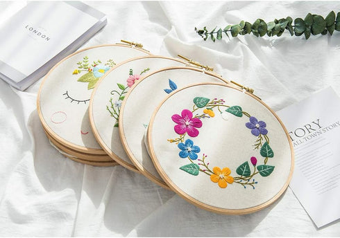 5PCS Wooden Embroidery Hoop Set, Beech Wood Cross Stitch Hoops from 5 to 9 Inches, Adjustable Round Embroidery Frames for DIY Needlework, Hand Sew...