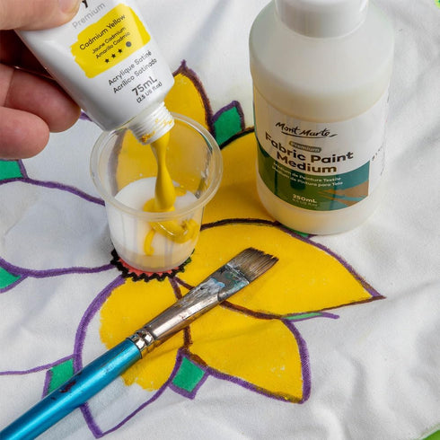 Mont Marte Fabric Paint Medium Premium (8.5 US fl.oz), Textile Medium For Fabric Painting, Easy to Use, Prevents Flaking, Ideal for Clothes and Fa...