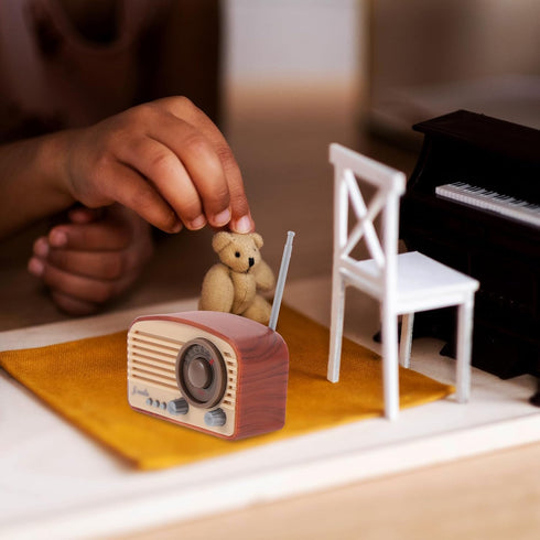 Miniature Vintage Style Radio Figurine Retro Mini Radio Model Tiny Old-Fashion Simulation Radio Toys for Dollhouse Accessories - Brown...