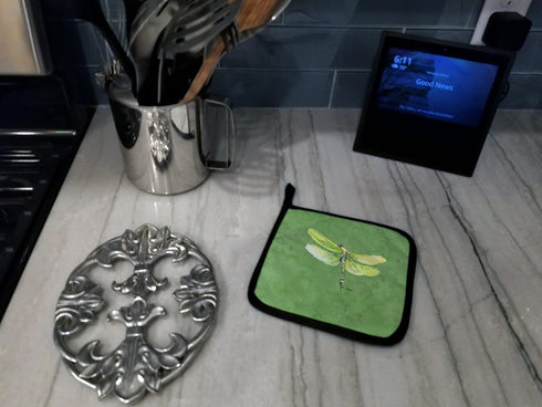 Caroline's Treasures 8864PTHD Dragonfly on Avacado Pair of Pot Holders Kitchen Heat Resistant Pot Holders Sets Oven Hot Pads for Cooking Baking BB...