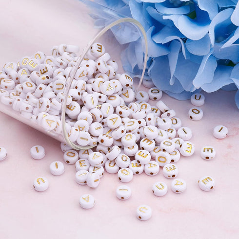 FASHEWELRY 500Pcs Vowel Acrylic Letter Beads A/E/I/O/U Initial Beads White Gold Flat Round Alphabet Letter Beads for DIY Name Bracelet Jewelry Mak...