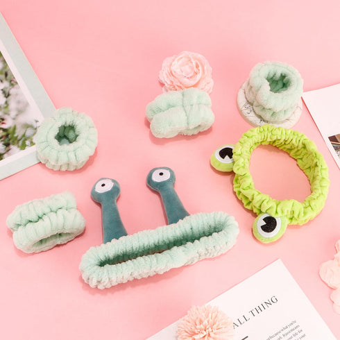 6Pcs Skincare Headbands Snail Spa Headband and Wristband Set Alien Headband Green Frog Face Wash Wristbands Cute Makeup Headband Hair Band for Was...