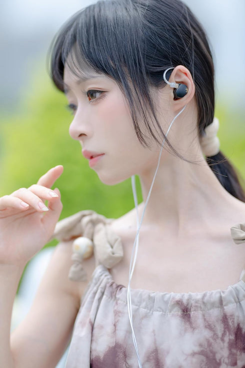 Moondrop CHU II High Performance Dynamic Driver IEMs Interchangeable Cable in-Ear Headphone......