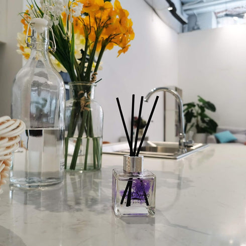 Reed Diffuser Set with Sticks Lavender Aromatherapy Oil Scent Diffuser for Home Office Bathroom Decoration Perfume and Gifts 50ml/1.7 oz...